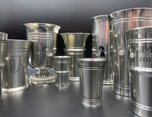 Gravure sur gobelets et verres en métal