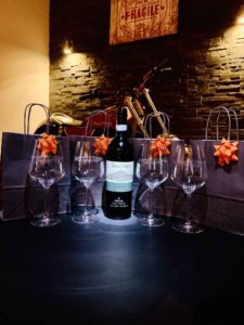 Gravure sur verres et bouteille à vin