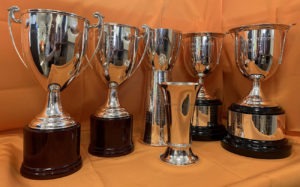 Gravure sur différentes coupes sportives