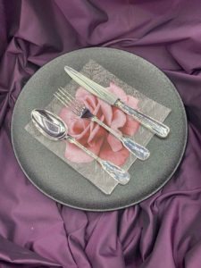 Gravure sur services et couverts en métal inox