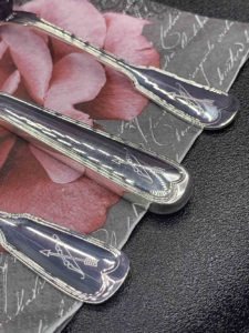 Gravure sur métal inox pour des services