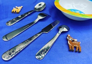 Gravure sur services pour bébé en métal inox argenté